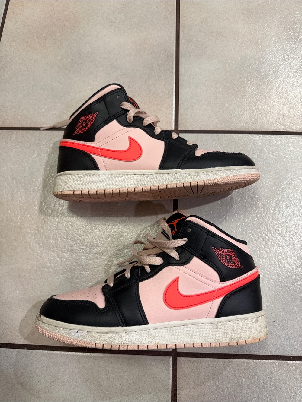 Nike Air Jordan 1 Mid ‘Atmosphere’ Size 5.5 Youth